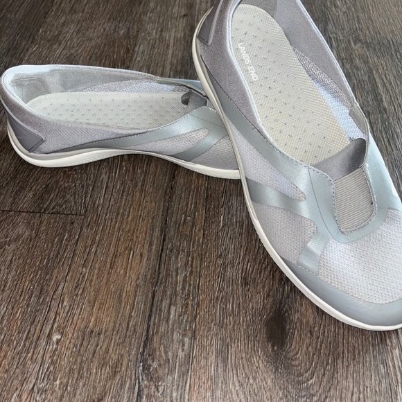 Ladies size 10 lands end slip on shoes - Picture 3 of 7